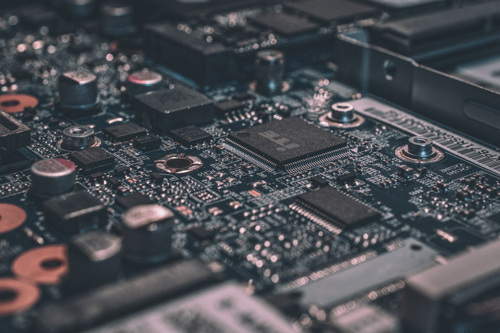 AMD Crushes, US-Iran Memo Nears, Brent Crashes to $107, DIS Beats.