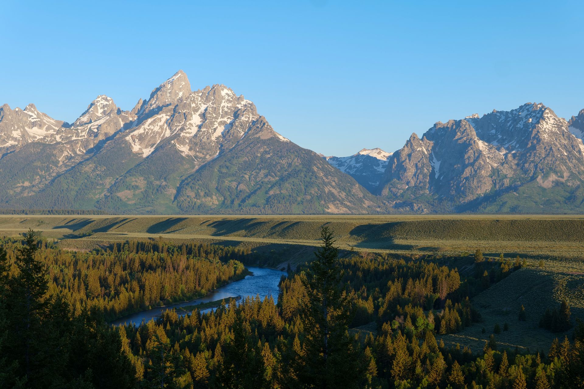 Weekend Wrap: Warsh's Jackson Hole Speech Lifts September Hike Odds to 57%. Gold Falls 3.1% to End a Record Month.